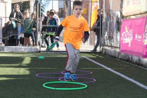 jogos de oeiras crianças praticando atletismo