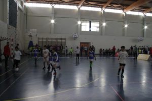 jogos de oeiras crianças a jogar futsal