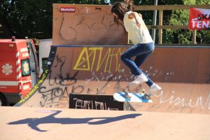 Jogos de Oeiras crianças e adultos a andar de skate