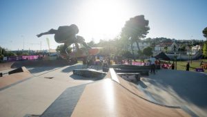 Jogos de Oeiras crianças e adultos a andar de skate