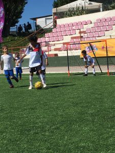 Jogos de Oeiras crianças a jogar futebol